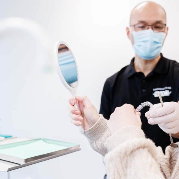 Invisalign pris - Hvad koster det at få bøjle på?